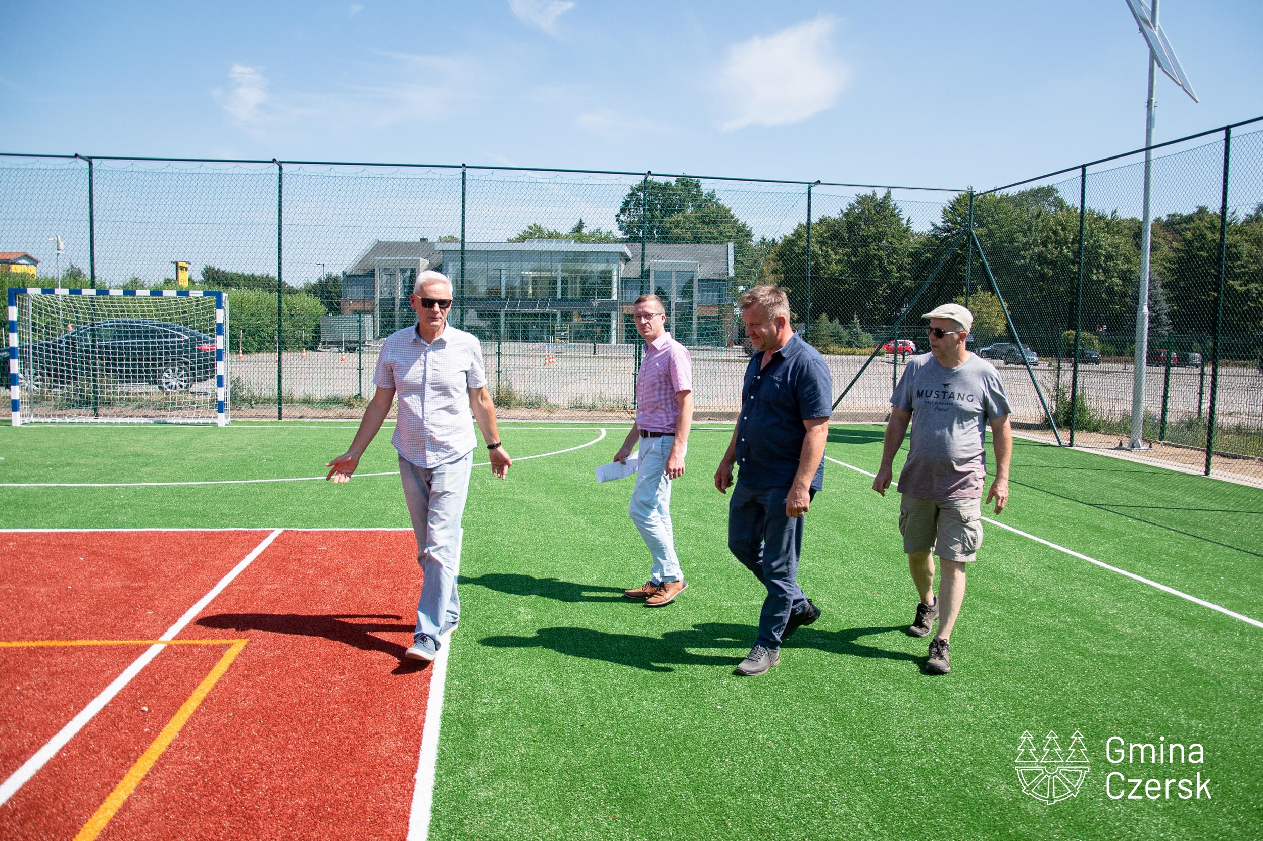 Inwestujemy w sport. Prace przy szkole i na stadionie