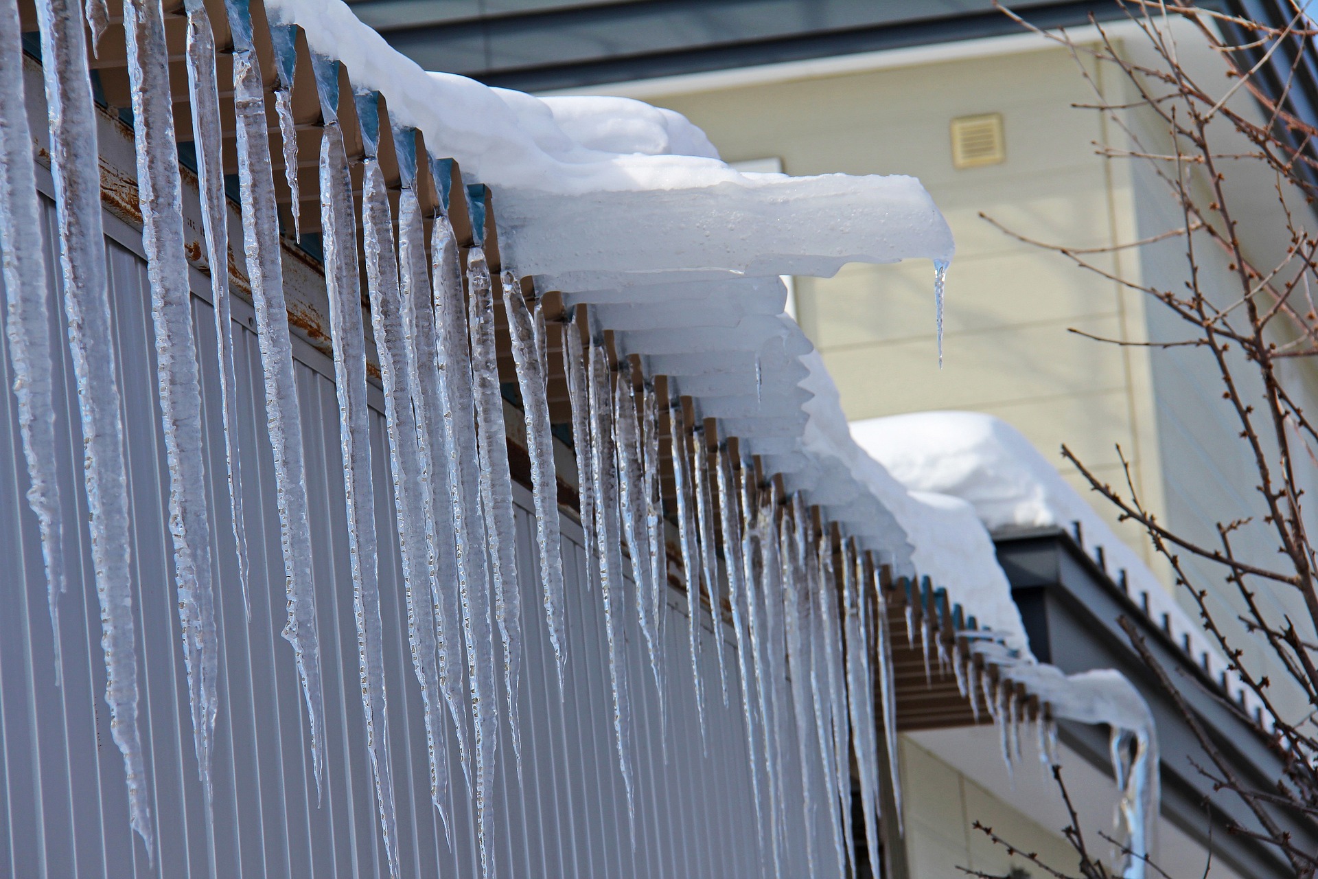 Komunikat dot. usuwania zalegającego śniegu z dachów budynków 