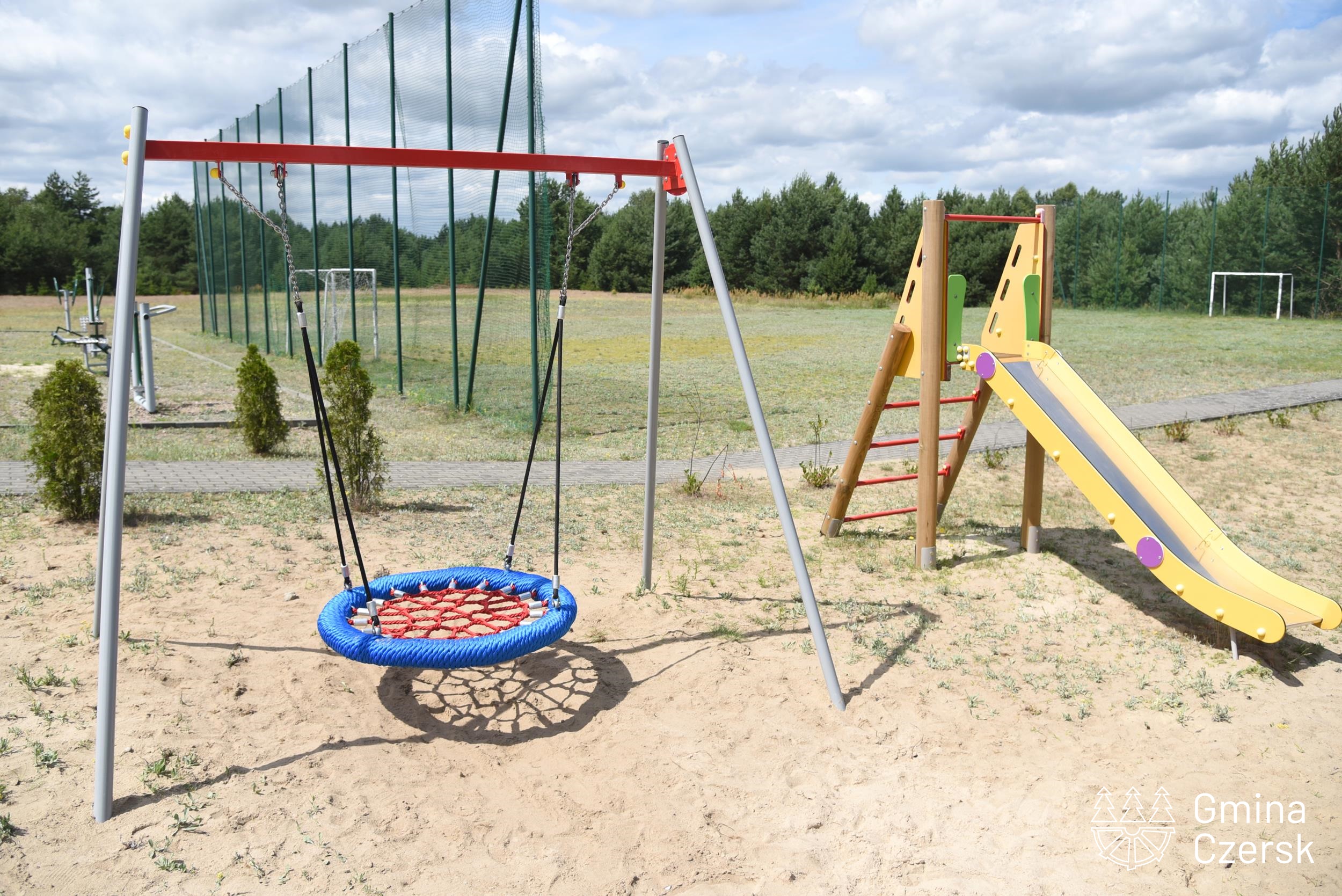 Zakończono doposażanie placów zabaw w gminie Czersk