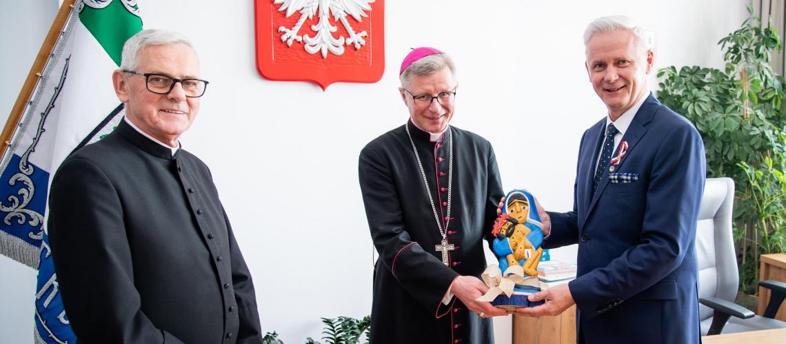 Wizyta biskupa w czerskim urzędzie