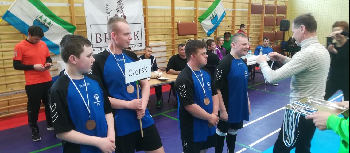 Młodzi zawodnicy Bratka z 6 miejscem na Pomorskim Turnieju Bocce Olimpiad Specjalnych w Czersku