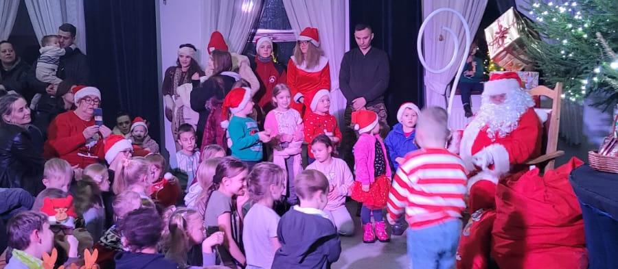 Mikołaj odwiedził dzieci w Łęgu